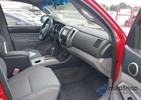 2015 Toyota Tacoma Base V6 z USA, uszkodzony, nr VIN 3TMLU4EN3FM197975
